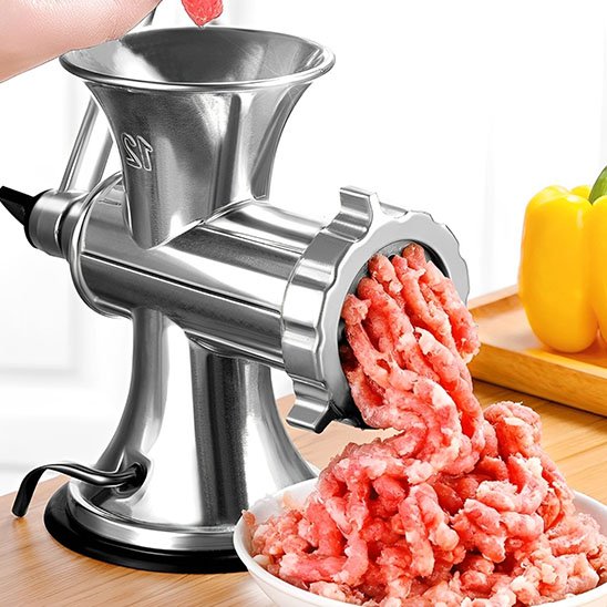 Hachoir a viande transforme viandes, poissons, légumes prépare farces, saucisses, boulettes